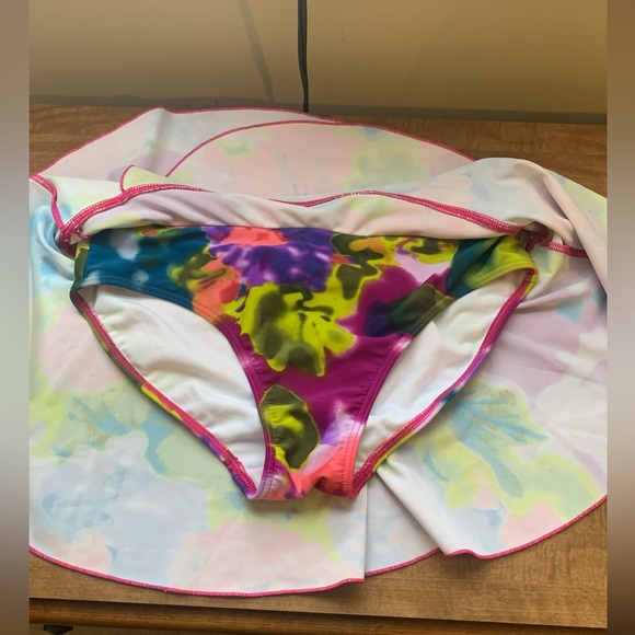 Colorful Island Pearls Bikini Set - Picture 6 of 8